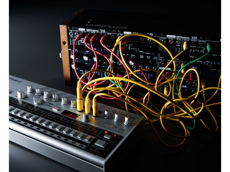 Купить Roland TR-06 Драм-машина
